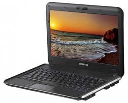 4

Samsung X120
Samsung X120 - CULV-ноутбук по версии южно-корейской компании. На наш взгляд, весьма интересная модель, заслуживающая внимания. При цене 15-18 тысяч, X120 обеспечивает весьма недурную функциональность и производительность, особенно по сравнению с нетбуками.
Он оснащен двухъядерным процессором, хоть и не самым быстрым. Оперативной памяти установлено 2-3 Гбайта, что для нетбука практически недостижимо, как и жесткий диск на 250-320 Гбайт. Встроенная видеокарта Intel X4500HD также способна на большее, чем нетбучный аналог от Intel. Кроме того, в Россию поставляются модификации с WiMAX-контроллером, что весьма актуально в зоне покрытия сети Yota и других подобных операторов.
Помимо всего прочего, ноутбук обладает неплохой эргономикой: у него удобная раскладка клавиатуры и тачпад. X120 немного великоват для 11,6-дюймовой модели — это видно по сравнительно толстой окантовке экрана, но весит он всего 1,3 кг. В комплекте с ним идет чехол, а также лицензионная версия Windows Vista Home Premium (если попадется модель из старых запасов), или Windows 7 Home Premium (если найдете чуть более новую модификацию).

Samsung X120
Samsung X120 - CULV-ноутбук по версии южно-корейской компании. На наш взгляд, весьма интересная модель, заслуживающая внимания. При цене 15-18 тысяч, X120 обеспечивает весьма недурную функциональность и производительность, особенно по сравнению с нетбуками.
Он оснащен двухъядерным процессором, хоть и не самым быстрым. Оперативной памяти установлено 2-3 Гбайта, что для нетбука практически недостижимо, как и жесткий диск на 250-320 Гбайт. Встроенная видеокарта Intel X4500HD также способна на большее, чем нетбучный аналог от Intel. Кроме того, в Россию поставляются модификации с WiMAX-контроллером, что весьма актуально в зоне покрытия сети Yota и других подобных операторов.
Помимо всего прочего, ноутбук обладает неплохой эргономикой: у него удобная раскладка клавиатуры и тачпад. X120 немного великоват для 11,6-дюймовой модели — это видно по сравнительно толстой окантовке экрана, но весит он всего 1,3 кг. В комплекте с ним идет чехол, а также лицензионная версия Windows Vista Home Premium (если попадется модель из старых запасов), или Windows 7 Home Premium (если найдете чуть более новую модификацию).