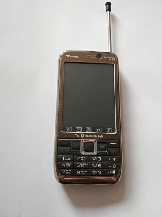 Все смеялись над поддельными Нокиями с антеннами. Но оригинальная Nokia с телеприёмником в те годы действительно существовала