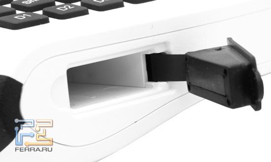 USB-донгл прячется за этой крышечкой