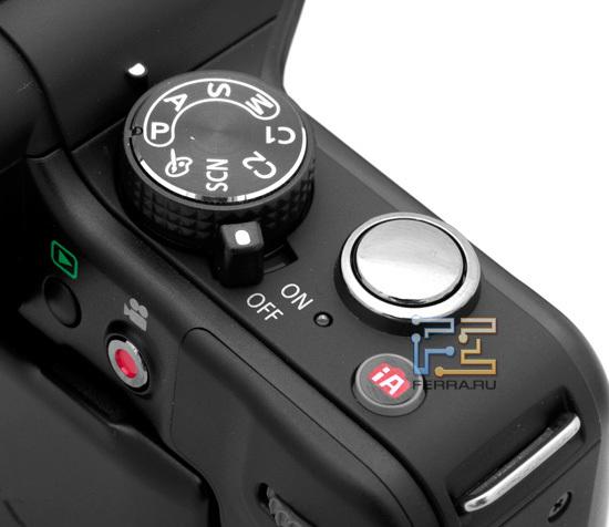 Кнопка видеозаписи переехала с верхней на заднюю грань камеры