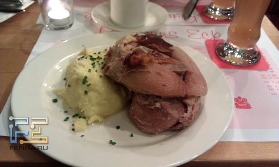 Обычная немецкая «рулька». Около 10 евро