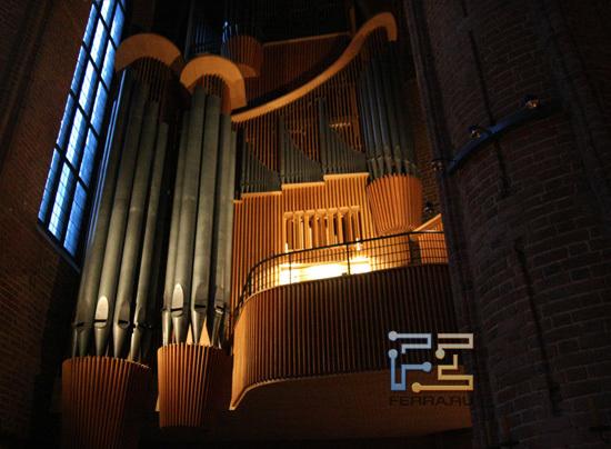 Орган внутри Marketkirsche