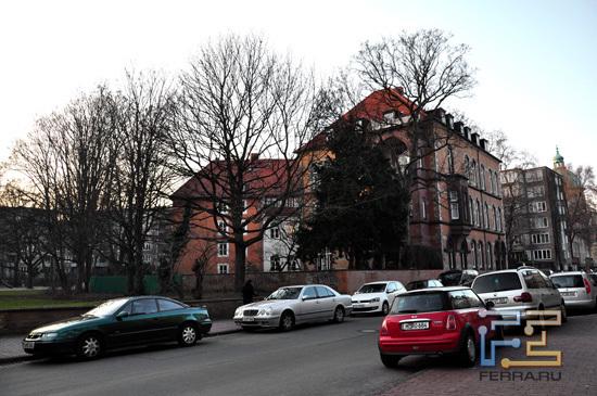 Парковки в тихих переулках