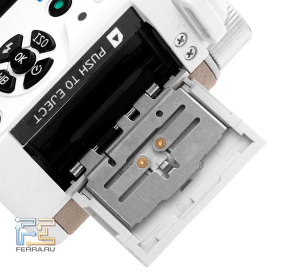 Pentax Q, слот для карты памяти