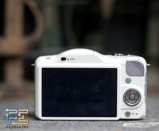 Задняя сторона корпуса Panasonic Lumix GF3 очень лаконична