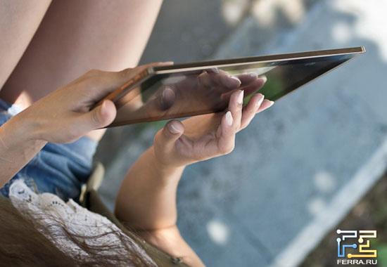 Касаемся пальцами Asus TF101 Transformer