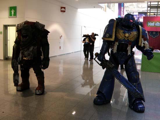 Сразу все понятно – в этом уголке GamesCom 2011 обитает вселенная Warhammer – орки и космодесант