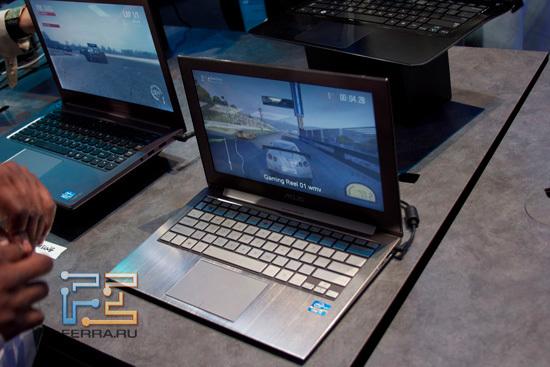 Его старший брат, на вид — 13-14