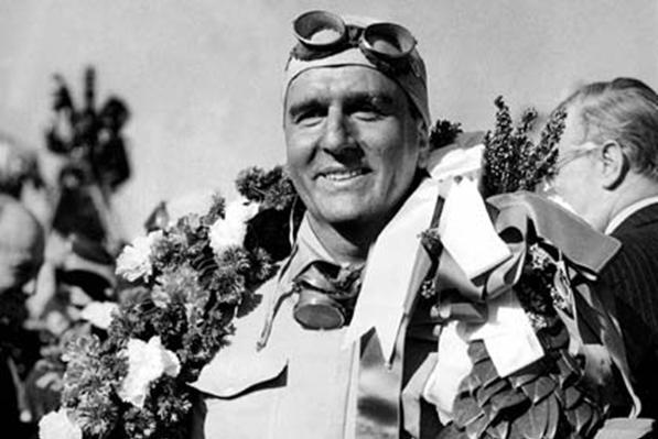 Победитель первого этапа мирового чемпионата Формулы 1 Джузеппе Фарина