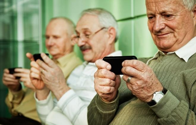 Какой смартфон купить родителям?