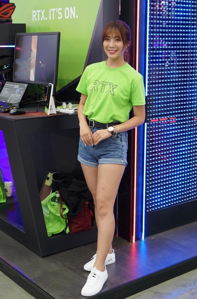 Самые красивые девушки компьютерной выставки Computex 2019