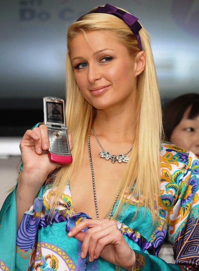 Моторолы были ужасны по количеству глюков и скорости работы процессора. Но за лучший дизайн им прощали всё