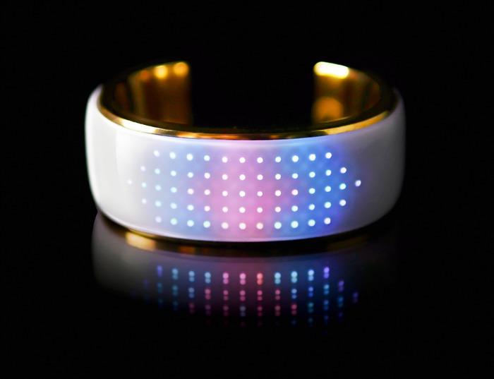 Браслет elemoon действительно выглядит как украшение, а не как гаджет