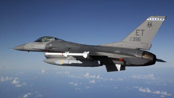 AGM-158 JASSM на истребителе-бомбардировщике F-16