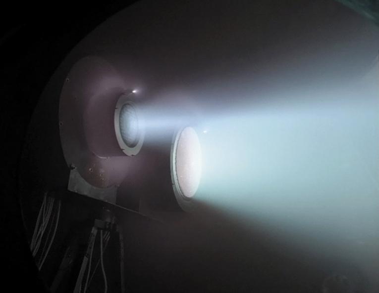 Испытания ионных двигателей ИД-200 и ИД-500, которые будут стоять на «Зевсе»