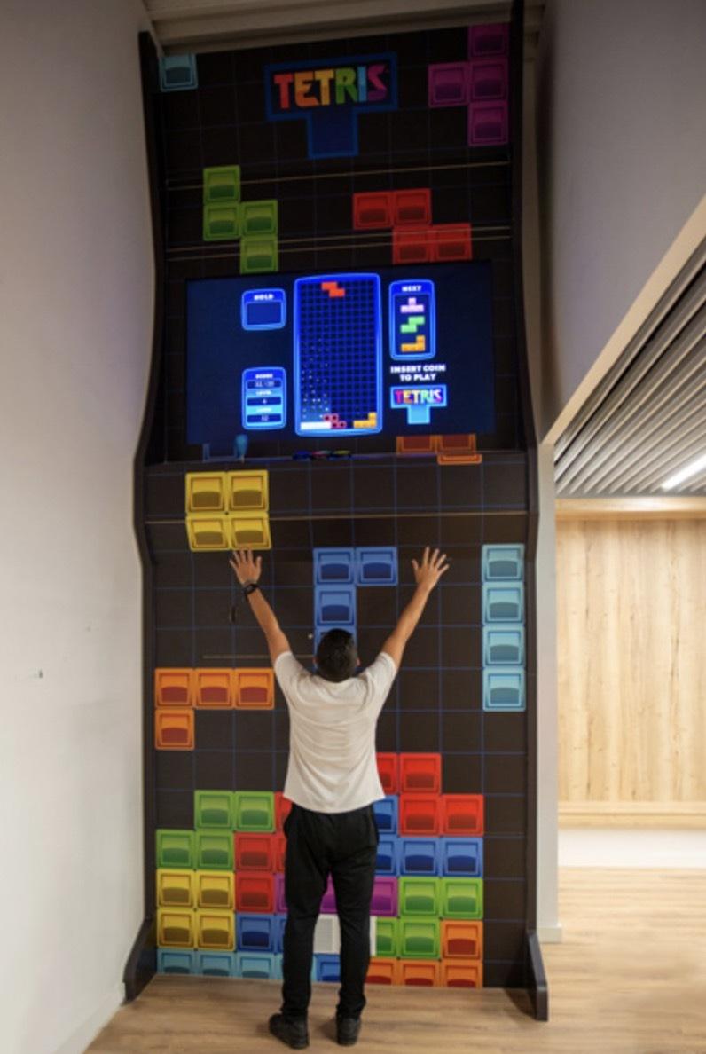 В Книгу рекордов Гиннесса попал автомат для игры в «Тетрис» высотой 5 метров