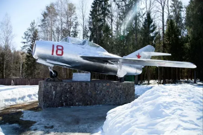 Истребитель УТИ МиГ-15. Мемориал на месте катастрофы