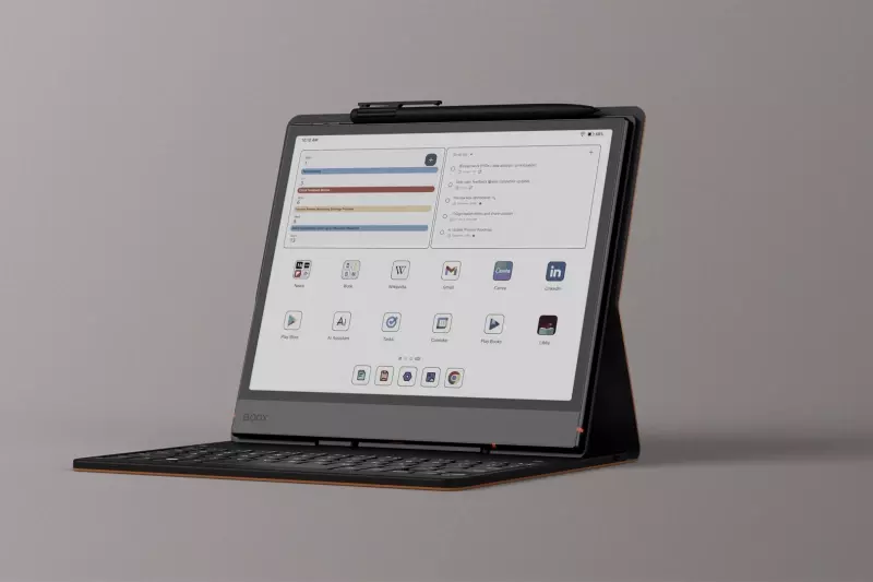 Boox показала блокнот на цветных электронных чернилах с поддержкой клавиатуры