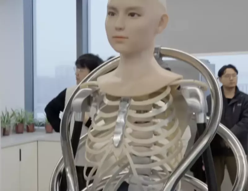 В Китае представили рободевушку Moya с подогревом тела