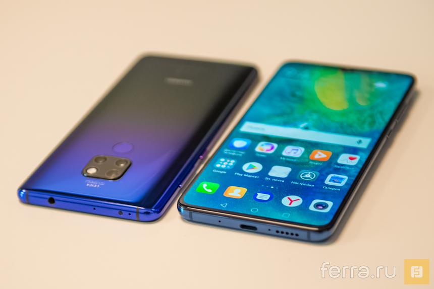 Huawei Mate 20 похвально практичен - и разъём для наушников, и разъём для карт памяти есть (правда, необычных карт памяти)