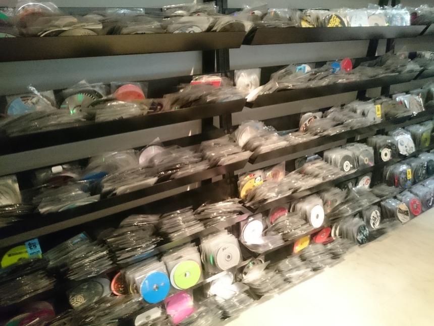 Коллекция дисков дома - это так удобно (сарказм)