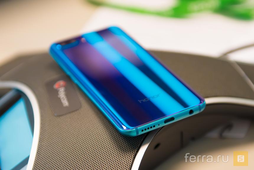 Разъём для наушников отдельно от разъёма для зарядки! А вот слот microSD ампутировали