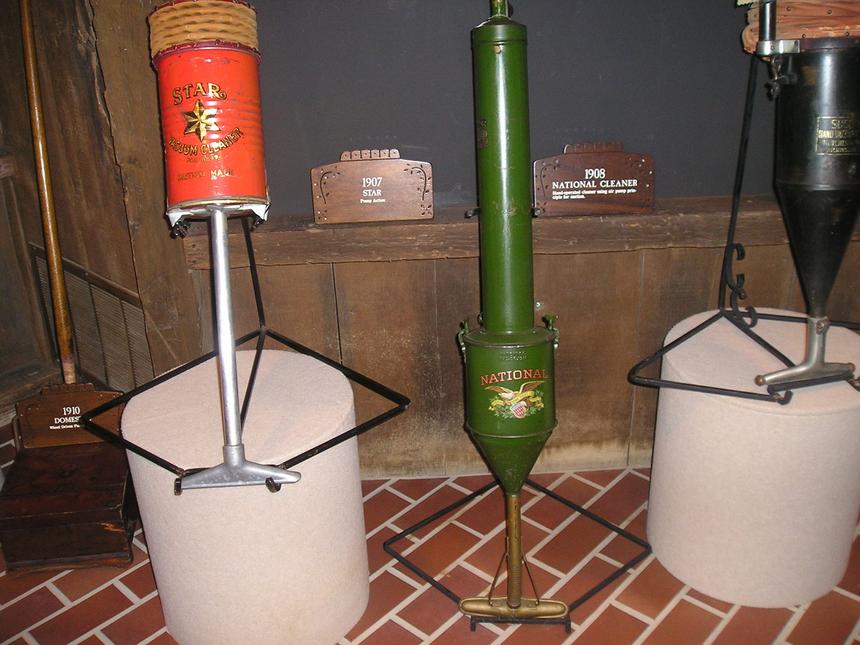 Как в СССР копировали западную технику: 6 моделей советских пылесосов и оригиналы