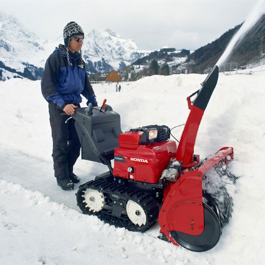 Гусеничный снегоуборщик