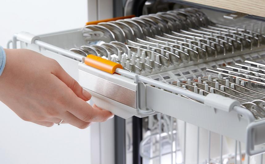 Вот так не очень удобно раскладывать ложки