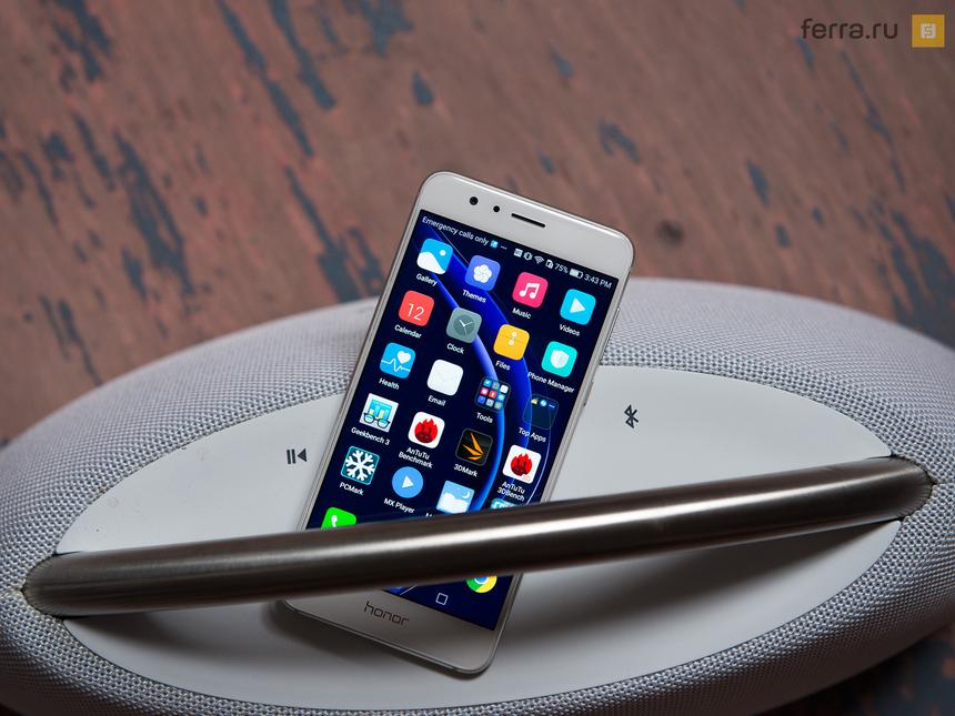 Honor 8 неплохо сочетается с дорогой акустикой