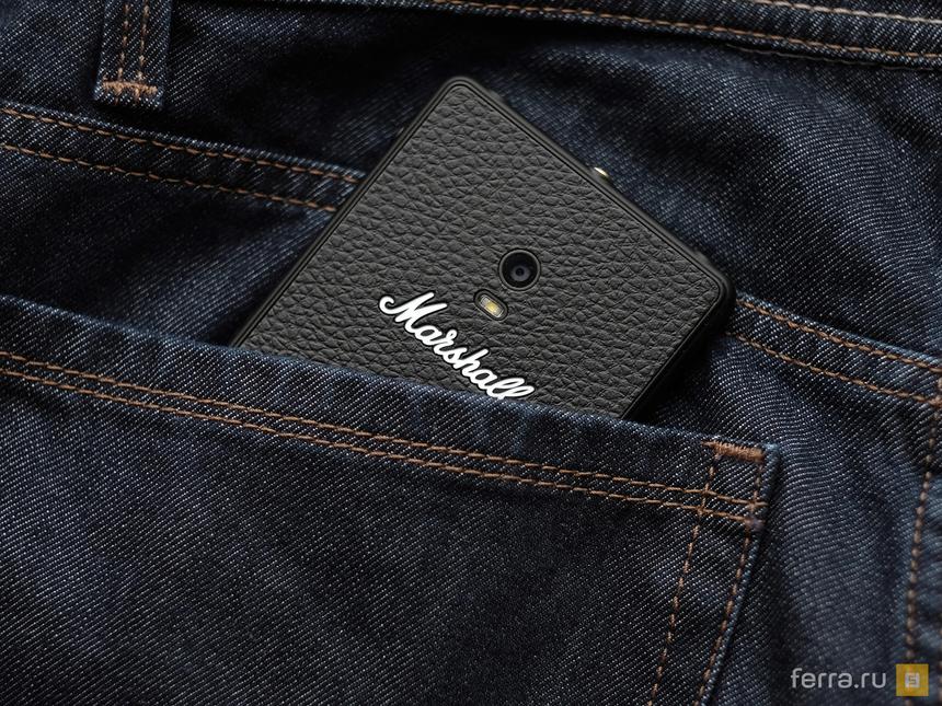 Marshall London в кармане