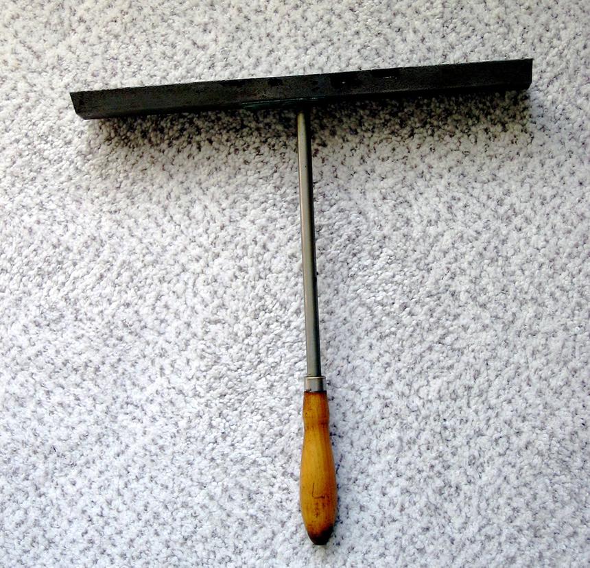 Типичная подставка для использования порошковой вспышки