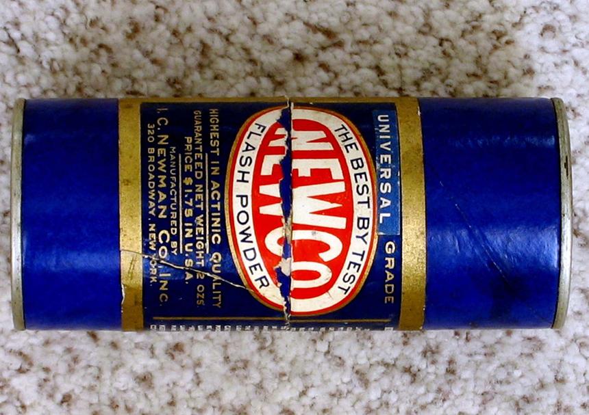 Более поздняя баночка с порошком для вспышек