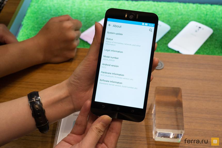 ASUS Zenfone Selfie в руках