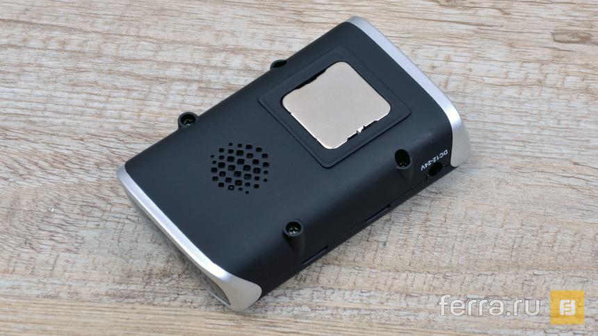 Динамик и металлическая вставка для магнитного крепления