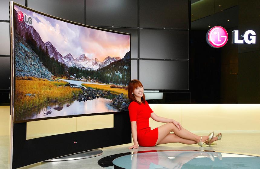 Сейчас изогнутые телевизоры чаще встречаются на выставках, чем в домах