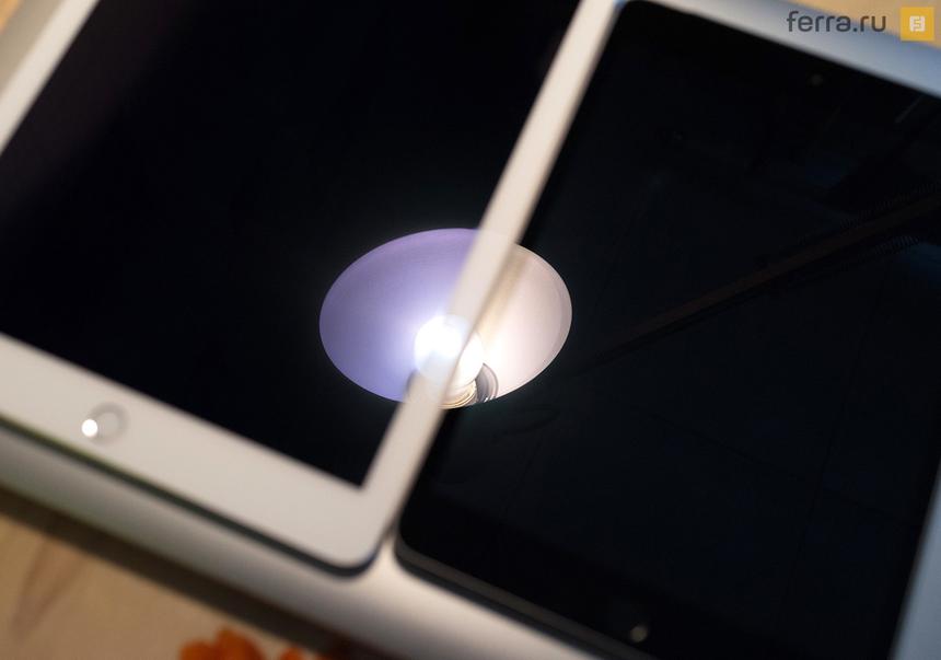 Блик на экранах iPad Air 2 и iPad mini 3