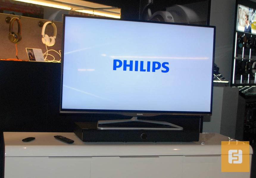 Телевизор Philips на акустической подставке