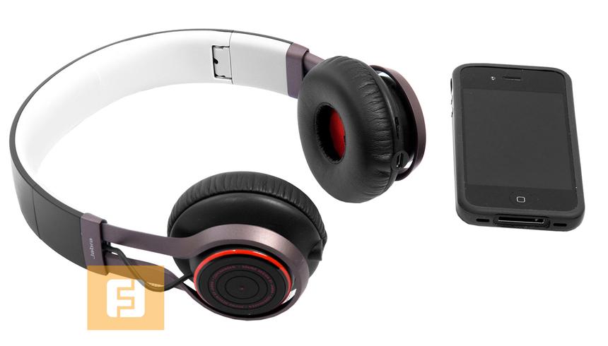 Мобильное устройство и Jabra Revo Wireless