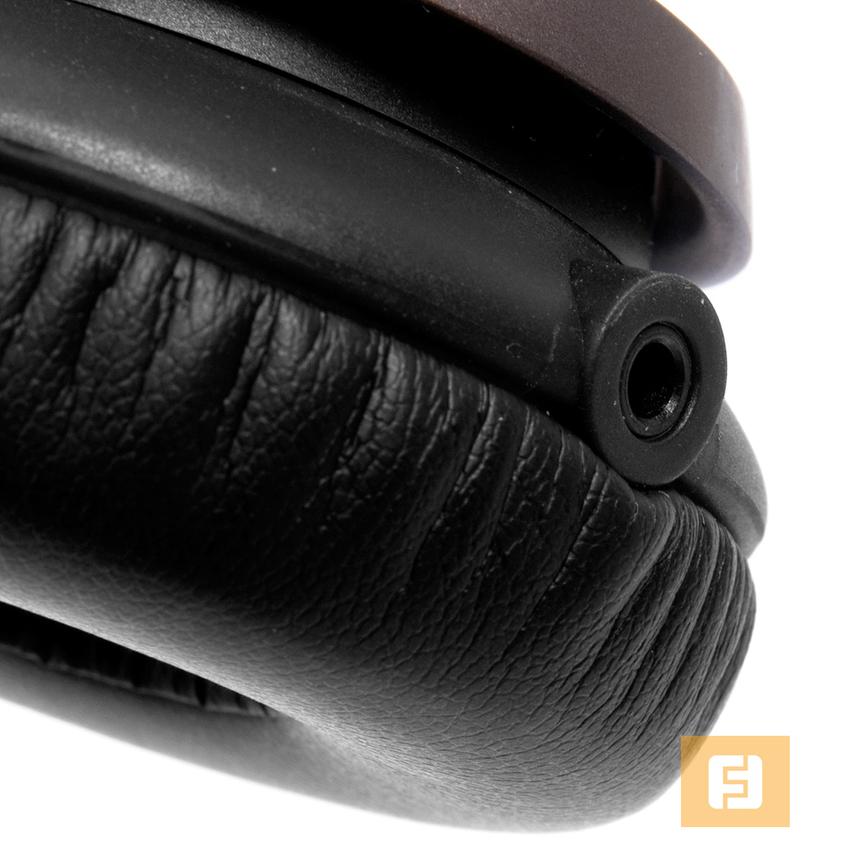 Порт 3.5 мм jack на левом наушнике