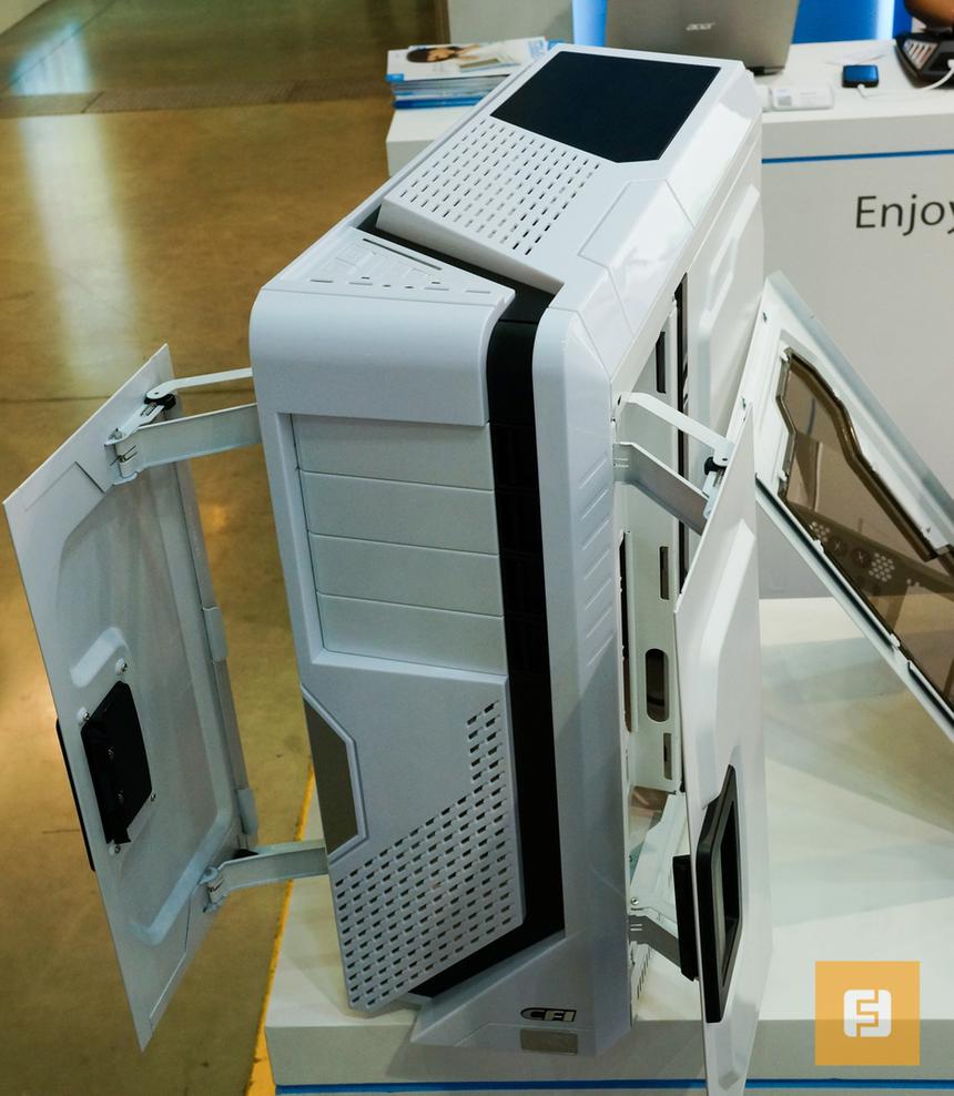 Прототип топового корпуса Deepcool, вид спереди