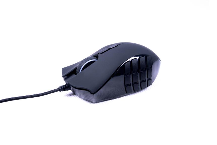 Razer Naga Epic, вид в три четверти