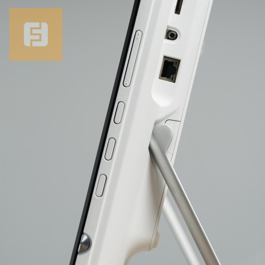 Кнопки управления монитором на правой грани Acer DA223HQL