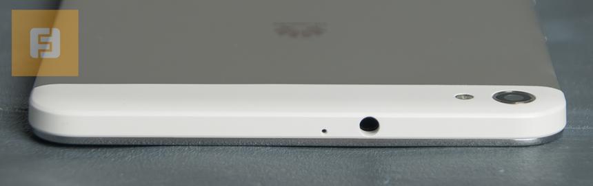Наушники подключаются к MediaPad X1 сверху