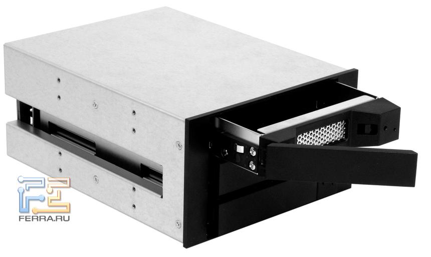 RAIDON InTANK iR2630-S2 с вынутой винчестерной корзиной