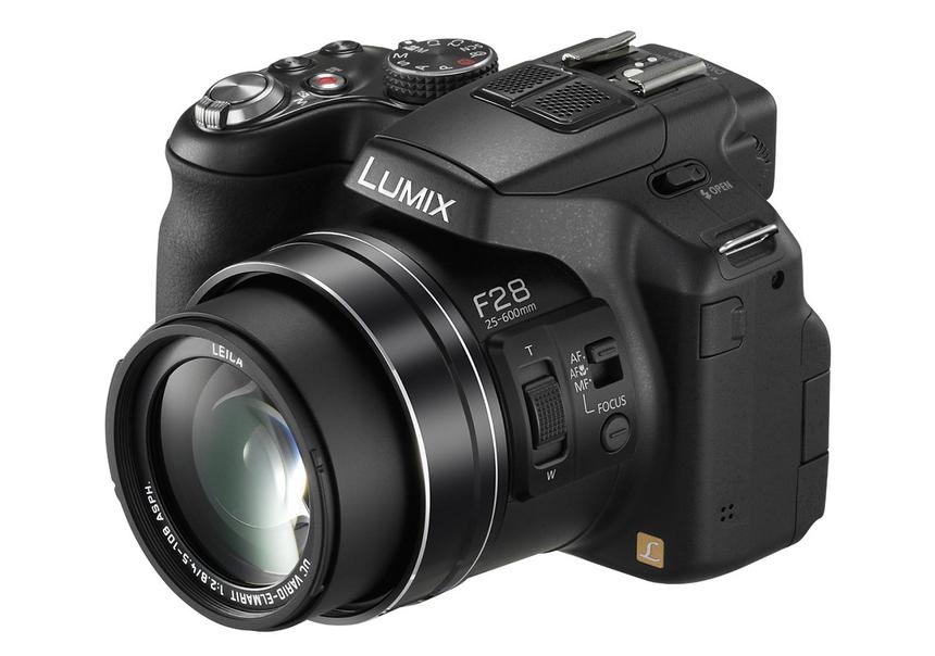 Panasonic Lumix FZ200, вид в три четверти