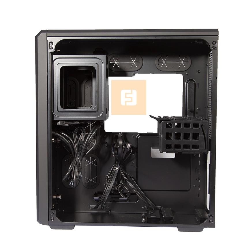 Corsair Carbide Series AIR 540, правый отсек