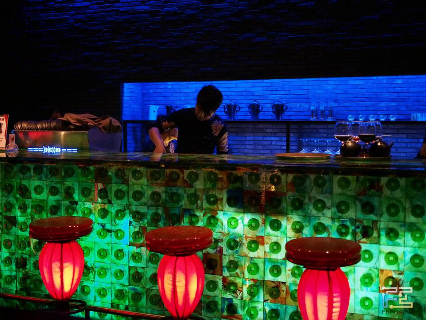 Olympus OM-D EM-5, ISO 3200, 25 mm, 1/320 c, f/1.4