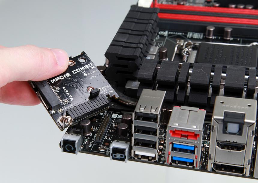 Специальный модуль ASUS, позволяющий подключить к плате как mPCI Express, так и mSATA-устройство