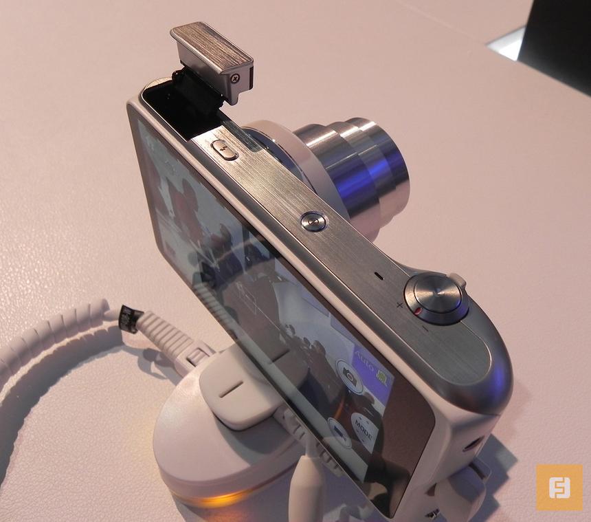 Встроенная вспышка Samsung Galaxy Camera 2